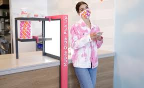 Charli d'amelio's fans will be delighted to know that she has her own drink with dunkin' donuts. Charli D Amelio Sells Hundreds Of Thousands Of Signature Dunkin Drinks Triggers 57 Spike In App Downloads Tubefilter