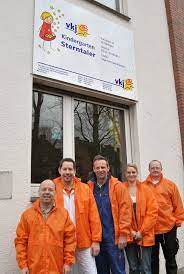 Klicke auf die adresse oder den namen des geschäftes, um zu den details des geschäftes (adresse, öffnungszeiten, webseite und gültige angebote) zu kommen. Sparda Bank Mitarbeiter Wurden Fur Kinder Aktiv Im Vkj Kindergarten Sterntaler Erstrahlen Gruppenraume In Neuem Glanz Gutes Tun Das Kann Ganz Einfach Sein Das Bewies Erst Kurzlich Die Sparda Bank West Eg Im Vkj Kindergarten Sterntaler Ruhrallee