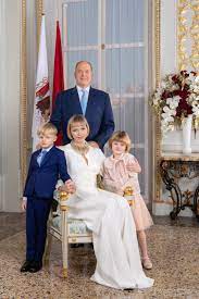 Der clip weckt unschöne erinnerungen. Charlene Von Monaco Schockt Mit Neuem Video Sorge Um Die Furstin Royals Bild De