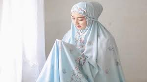 Membaca surat al waqiah setelah sholat dhuha. Dahysatnya Surat Al Waqiah Surat Kekayaan Amalkan Dan Baca 14 Kali Usai Salat Ashar Tribun Medan