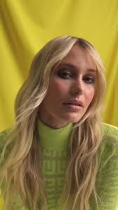 Julie Trammel's Instagram, Twitter & Facebook