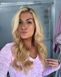 Weekend Faves💕 •cut my own hair •pumpkin patch as a family •apple cider  slushie @biwaterfarm •contact naps •Mariposa's @gemsbylaura bracelet  •butternut squash ravioli/wontons