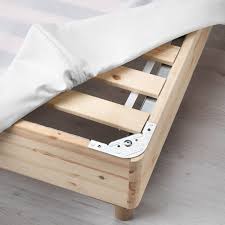 Wir brauchen dringend mehr platz und möchten unser bett (140x200) auf ein podest mit großen schubkästen o.ä. Espevar Bettpodest Mit Lattenrost Weiss Ikea Osterreich