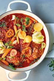 Un Grand Classique Italien Que Tout Le Monde Adore Un Mix Savoureux Avec De Delicieux Legumes Printaniers Dinner Lunch Ossobuco Lekker Eten Foodies Koken