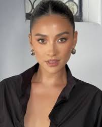 Abbey Thompson (abbeythomps)