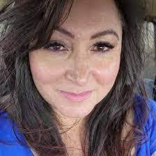 Debra Carreon's Instagram, Twitter & Facebook