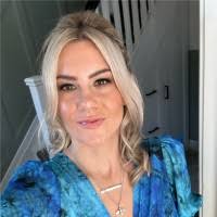 9 "Mia Nee" profiles