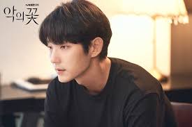 這幾天因為劇荒隨便找了一部韓劇來看跑來追2020的劇—惡之花結果一看不可收拾欸真的很後悔現在才追！ 因為也太爆炸好看了吧！！  演員們情感都演到很細膩詮釋的超好⋯ 尤其是李準基在裡面演的都賢收