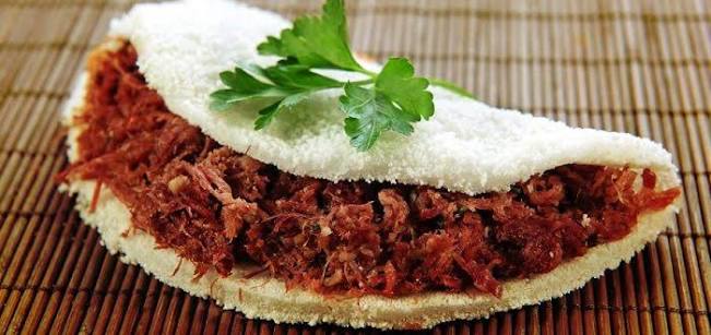 Tapioca Carne de Sol Mística c/ Catupiry e Cheddar