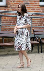 Mit zwei outfits traf die ehefrau von prinz william bei ihren fans besonders ins schwarze. Herzogin Kate Ihre Outfits Fur Polen Und Deutschland Stern De