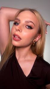 Cudna Karolina w makijażu idealnym dla panien młodych 😍 Co powiecie na  taki? Byłybyście chętne? Oczywiście makijaż sprawdzi się na wiele różnych  okazji 😘 Makijaż