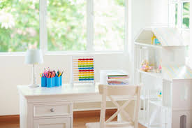 Ideal untuk ruangan yang lebih sempit, meja makan lipat persegi sangat berguna saat anda memiliki keterbatasan ruang. 8 Desain Meja Belajar Anak Yang Unik Minimalis