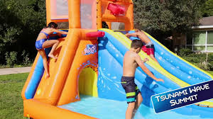 Dès le plus jeune âge, initiez vos tout petits aux plaisirs de l'eau! Chateaux Gonflables Alice S Garden X Bestway Youtube