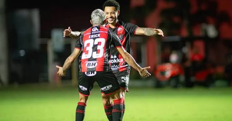 Vit&oacute;ria goleia Chapecoense por 4 a 0 e se afasta da zona de rebaixamento - Fala baiano