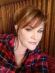 Shelley Kern's Instagram, Twitter & Facebook