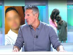 Joaquín Prat, indignado en Telecinco, es incapaz de contener un severo tirón de orejas a todos los gobiernos