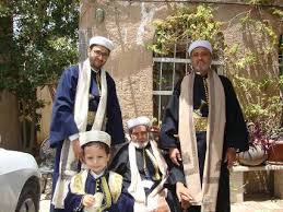 الثلاثاء ، ١٣ يوليو ٢٠٢١ الساعة ٠٨:٥٢ صباحاً (يمن فويس ) قال مصدر خاص لكريتر سكاي ان القاضي محمد إسماعيل العمراني اوصى بالصلاة عليه بمسجد الزبيري في صنعاء. Ø´Ø§Ù‡Ø¯ ØµÙˆØ±Ø© ØªÙ†Ø´Ø± Ù„Ø£ÙˆÙ„ Ù…Ø±Ø© Ø§Ù„Ø´ÙŠØ® Ù…Ø­Ù…Ø¯ Ø¨Ù† Ø§Ø³Ù…Ø§Ø¹ÙŠÙ„ Ø§Ù„Ø¹Ù…Ø±Ø§Ù†ÙŠ ÙˆÙ†Ø¬Ù„Ù‡ ÙˆØ­ÙÙŠØ¯Ù‡ ÙˆØ§Ø¨Ù† Ø­ÙÙŠØ¯Ù‡ Ù…Ù†Ø¯Ø¨ Ø¨Ø±Ø³