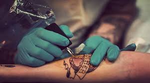 Alcohol drinken vóór of na het zetten van je nieuwe tattoo is niet altijd een goed idee. Wearing This Tattoo Can Reveal Your Alcohol Levels Mysuru Today