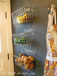 fruit and veggie hanging wall baskets or craft stuffed animals http stuffedanimals lemoncoin org キッチン 壁 収納 野菜 収納 レストラン インテリア