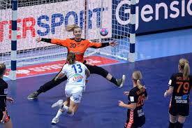 Bij oranje maakte nycke groot haar rentree. Geen Finale Voor Handbalsters Na Franse Invasie Trouw