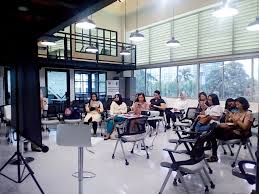 Namun, dengan anda menyewa event space kami, anda sudah bisa. Sewa Virtual Office Serviced Office Ruang Meeting Di Jakarta Deskby
