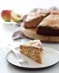 Am besten isst man ihn noch warm mit einem veganen eis. Apfel Zimt Kuchen Kochstubchen