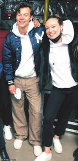 Et fans were stunned when news broke on january 4 that olivia wilde has quietly been dating harry styles for weeks. Olivia Wilde 36 And Harry Styles 27 Travel To England With Their Children London News Time