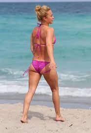 A Hayden Panettiere Walking On The Beach 8x10 Photo Print | eBay