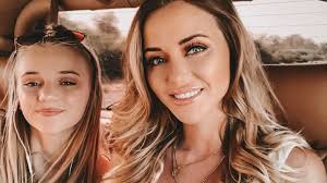 Cathy Lugner: Rabenmutter wegen ständiger Nacktfotos? Tochter Leonie  spricht Klartext