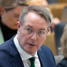 Schweitzer sagt geplante Reise nach Ruanda ab