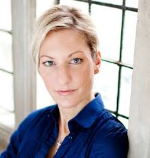 Az első olyan versenyző, aki egy időben tartotta a világcsúcsot mind az öt vegyesúszó számban (200 m, 400 m, rövid pályán: Katinka Barysch Katinkabarysch Twitter