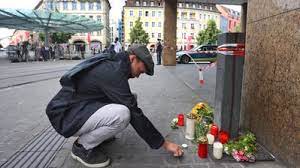 Am montagmorgen hat ein unbekannter mann in erfurt zwei menschen mit einem messer verletzt. Del4dvse0eteem