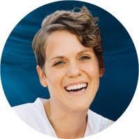 Sara Hammel's Instagram, Twitter & Facebook