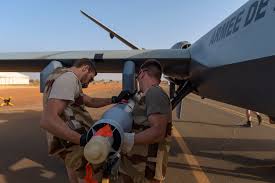 A 8 heures, on ex?cute avec parade un d?serteur qui a vol? Au Sahel L Armee Francaise Contre Attaque Et Elle Le Fait Savoir