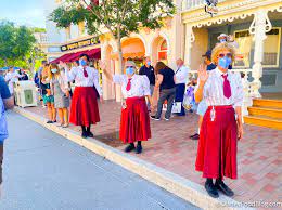 The Best Ways To Show Cast Members You Appreciate Them! | The Disney Food  Blog
