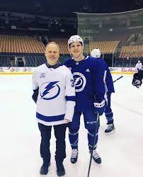 Yanni gourde (15 aralık 1991 doğumlu) kanadalı profesyonel buz hokeyi forvet şu anda ulusal hokey ligi (nhl) tampa bay lightning ile oynuyor. Yanni Gourde On Twitter Pretty Special Experience It Was Having My Dad On The Road With Me Wouldn T Be Here Without Him Today Dadstrip Thank You Tblightning Https T Co Qdqcywal0m
