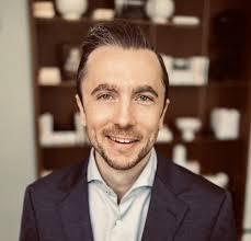 Top Luxury Chicago Real Estate Agent — Crystal Tran Team