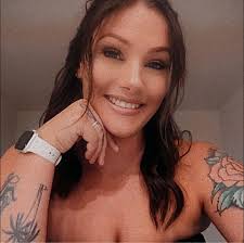 Where to get the best hot garlic parm wings to watch football?