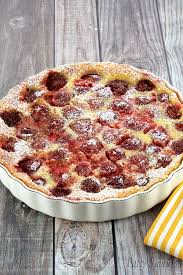 Clafoutis Aux Fraises En 2020 Clafoutis Aux Fraises Recette Clafoutis Alimentation