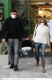 Το μήνυμα του υπουργού υγείας για την εγκυμοσύνη της συζύγου του. Tzenh Mpalatsinoy To Eyxaristw Ston Basilh Kikilia Oi Fwtografies Apo To Maieythrio Eikones Binteo Zwh Iefimerida Gr