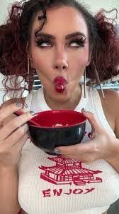 Nicole Elsea's Instagram, Twitter & Facebook