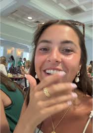 like WHAAAAT????? best compliment ever!!!!!!!!!! 🥹🥰🤩 GO ON YOUR DATES!!  #dating #dates #firstdate #onedateamonth #kappadelta #kd #sorority #sister  #alumni