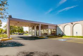 Aurora gained the nickname city of lights for being one of the first in the country to construct electric street lights. Rodeway Inn Hotel In North Aurora Il Book Now