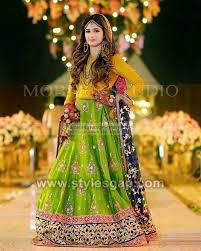 Lehenga In 2020 Bridal Mehndi Dresses Pakistani Mehndi Dress Pakistani Bridal Dresses