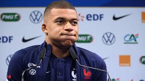 Mbappe didn't have to be carted off the field, but shortly after he was seen with his ankle wrapped heavily and was on crutches. Bicarakan Di Ruang Ganti Olivier Giroud Kylian Mbappe Kecewa Keluhan Rekan Di Prancis Goal Com