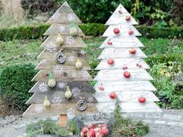 Weihnachtsdeko ideen hauseingang weihnachtsdeko für draussen selber machen. Weihnachtsdeko Diy Tannenbaum Aus Holz Selbst Bauen