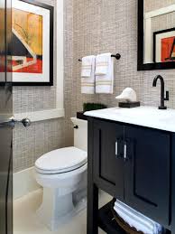 Grasscloth Wallpaper In Small Bathroom Small Bathroom Wallpaper Small Bathroom Bathroom Design Small