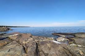 Detta sker genom utbildning, forskning och miljöanalys i samverkan med det omgivande samhället. Klippbad Vid Angskar Och Solnedgang I Oregrund Rapptravel