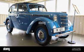 Sowjetische Retro-Auto Moskvich-401 Passagier Cabriolet Blau Nahaufnahme  Auf Der Ausstellung. Der Erste Seriengefertigte Pkw, Der In Der Udssr  Verkauft Wurde. Ukraine, Ki Stockfotografie - Alamy