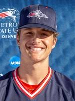 First-Place Roadrunners Split Sunday Doubleheader